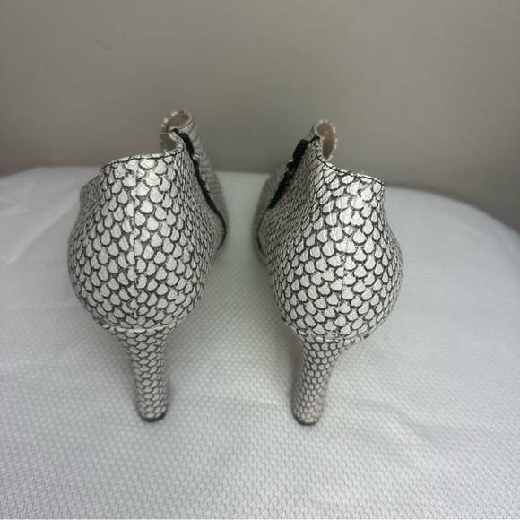 Cole Haan Vestry Pointed Toe Pump Black/White Snake Embossed Leather Sz 9B - Picture 3 of 8